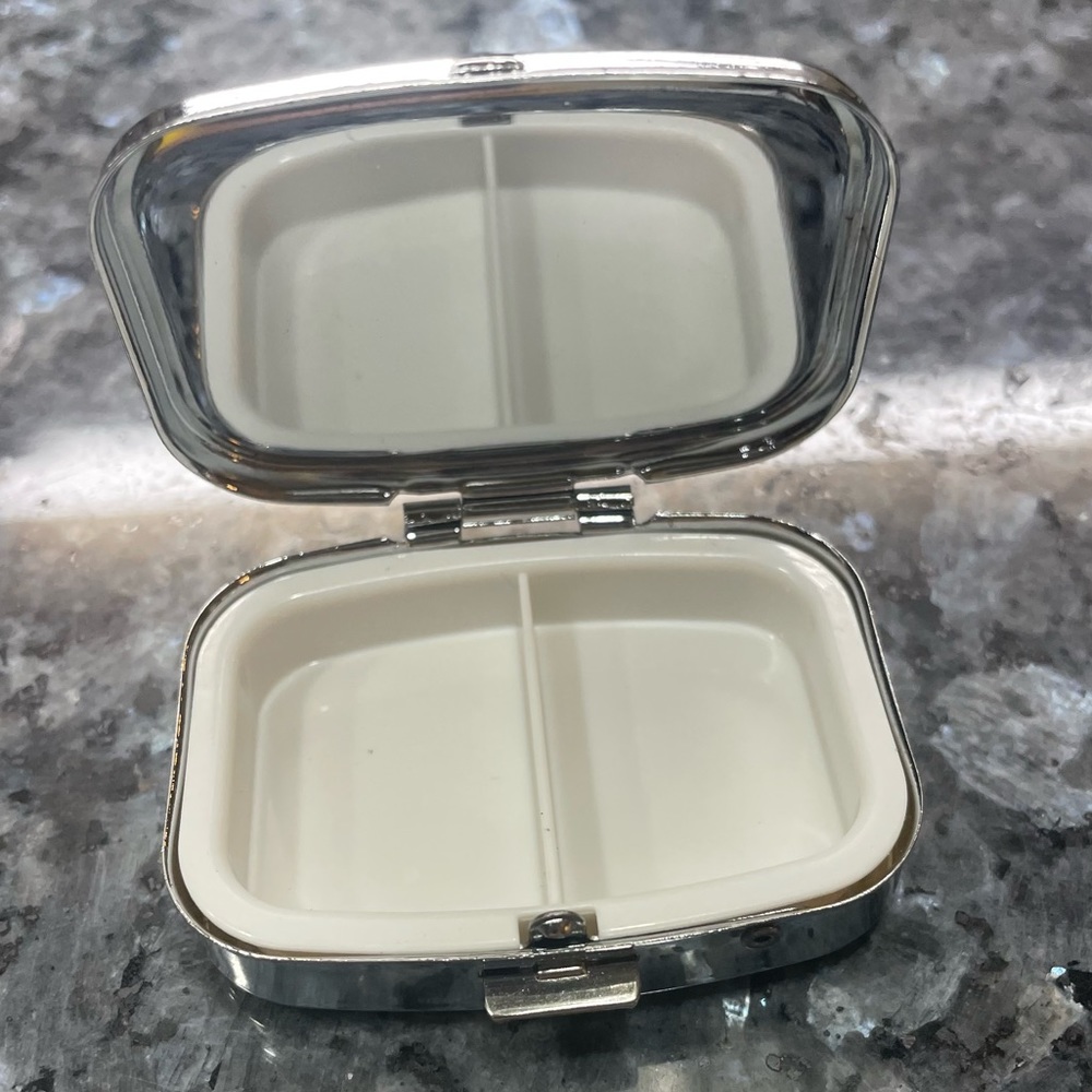 Dragonfly stained-glass pill case / NWOT! - Picture 5 of 9